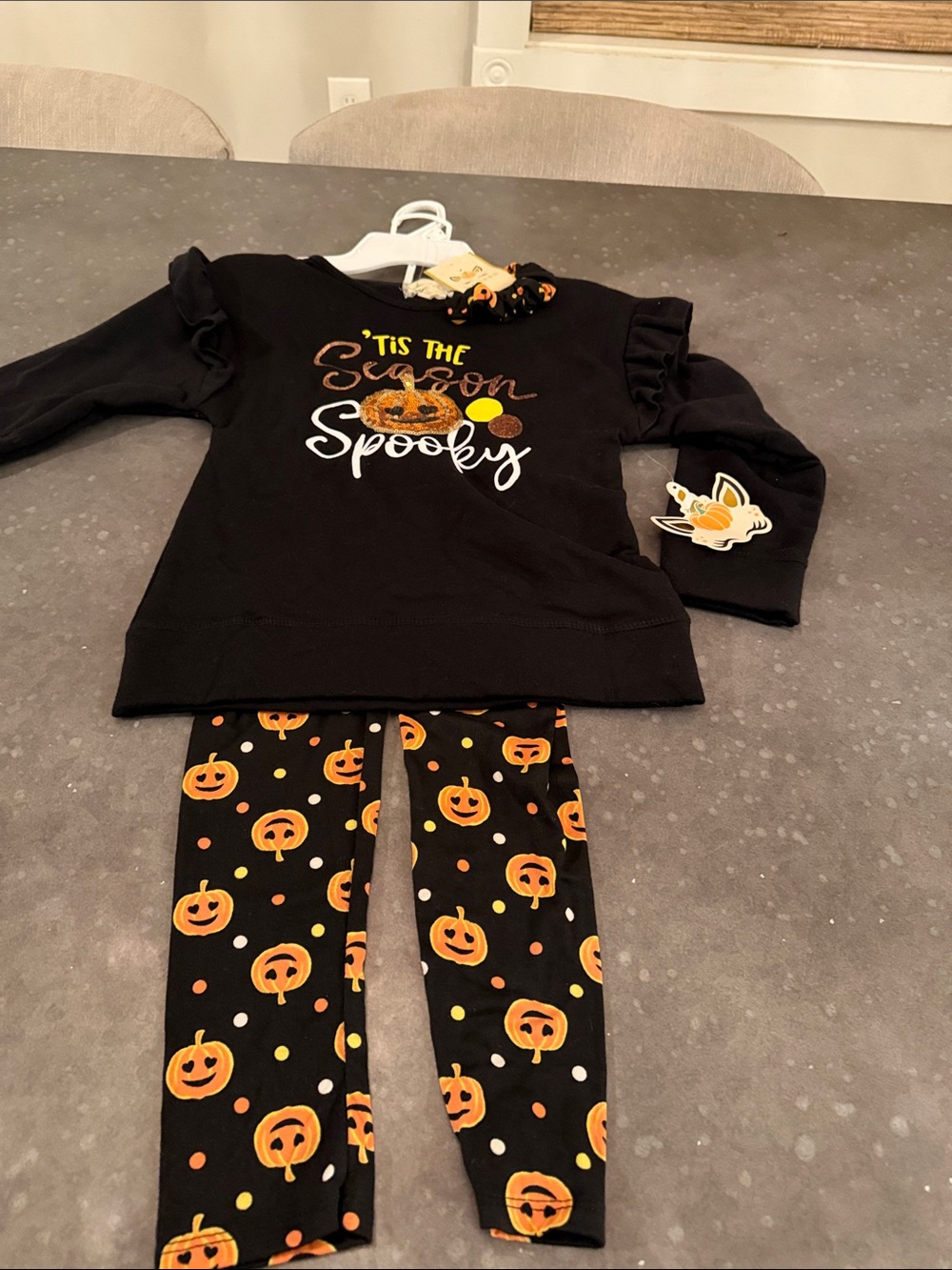 btween Black and Orange 'Tis the Season Spooky Pumpkin Set